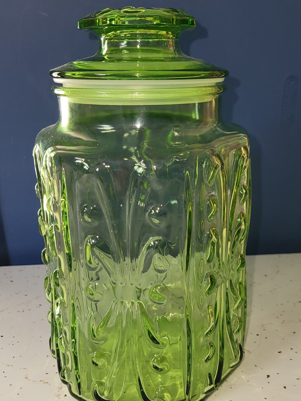 L.E. Smith Art Glass Green Canister Jar - Vintage-Style Decorative Storage